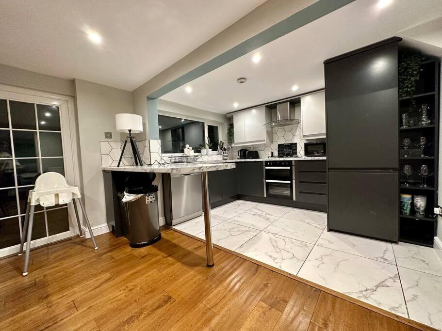 Stunning 5 Bed House In Chapel Allerton, Sleeps 9 Λιντς Εξωτερικό φωτογραφία